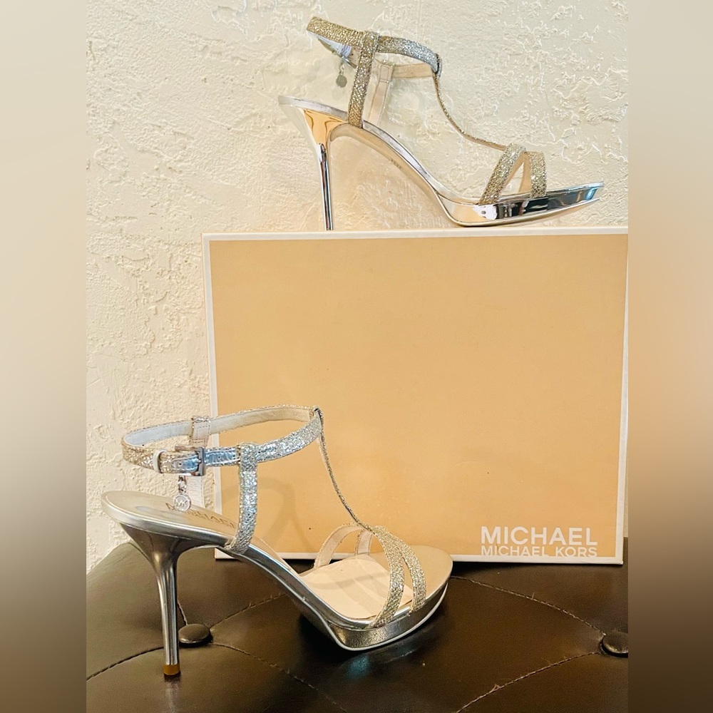 NWT Michael Kors ”YVONNE” Silver Heels size 8M